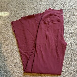 ATHLETA Transcend Stash Cropped Straight Legs